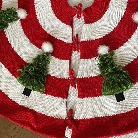 Hand knit Christmas tree round 51” skirt - Picture 3 of 9